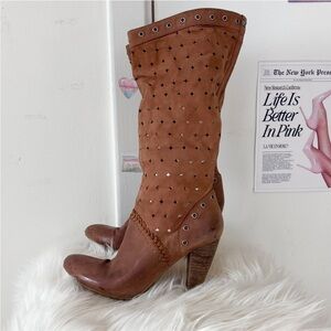 Vintage GUESS Brown Perforated Suede Western Boots – Size 7.5